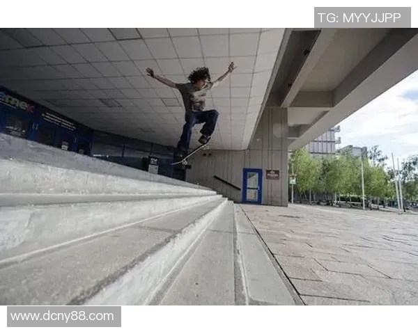 南京滑板队与武汉滑板队赛后复盘分析力量对比与战术探讨